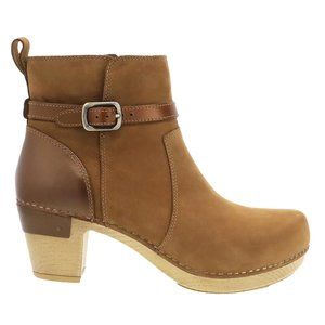 Dansko Anya Booties sz 38 Biscotti Nubuck tan